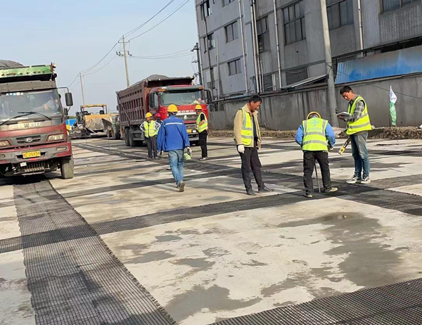 谢家集老材料的新故事：玻璃纤维土工格栅如何在‘白改黑’浪潮中重获新生？